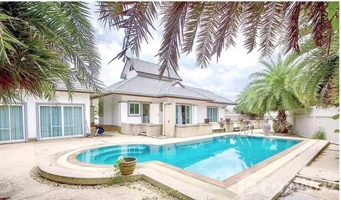 Lovely 4 BR pool villa with separate guesthouse