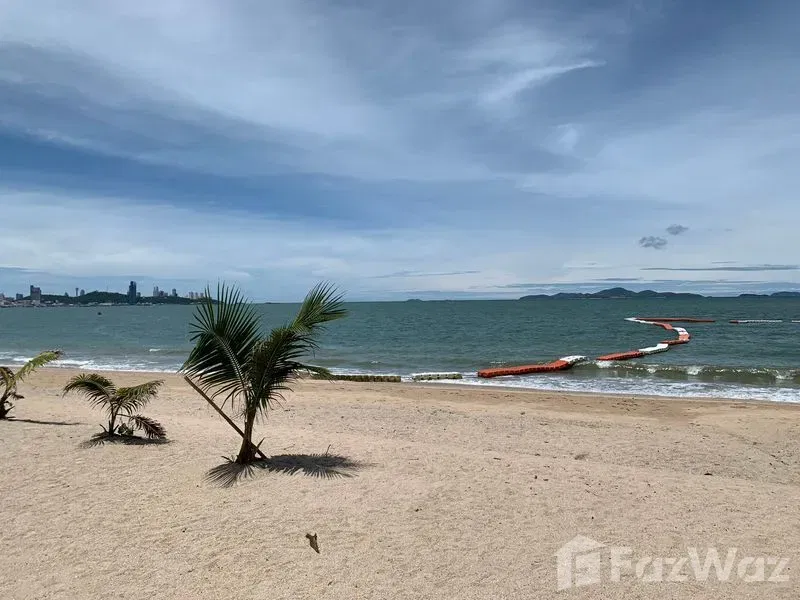 picture Fantastic priced Beachfront Sea view unit condo for Sale - 16/18
