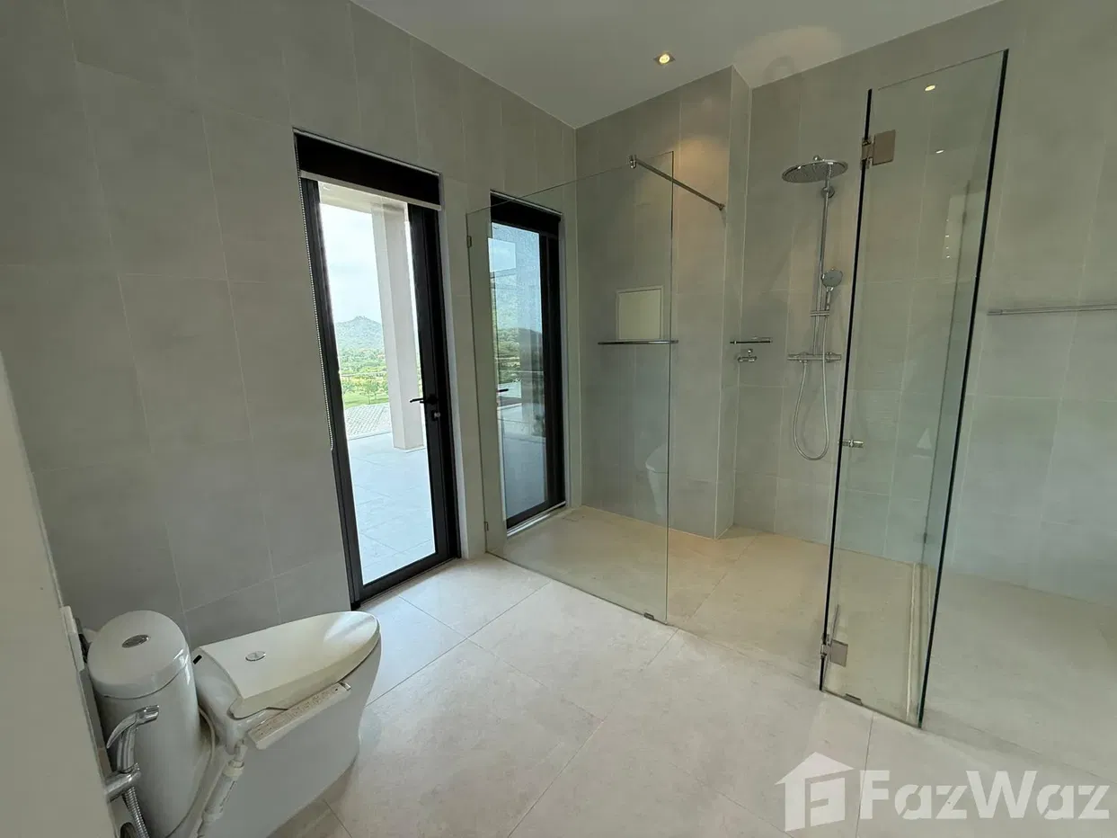 picture Exceptional 4-Storey Villa at Black Mountain Golf Resort - 76/83