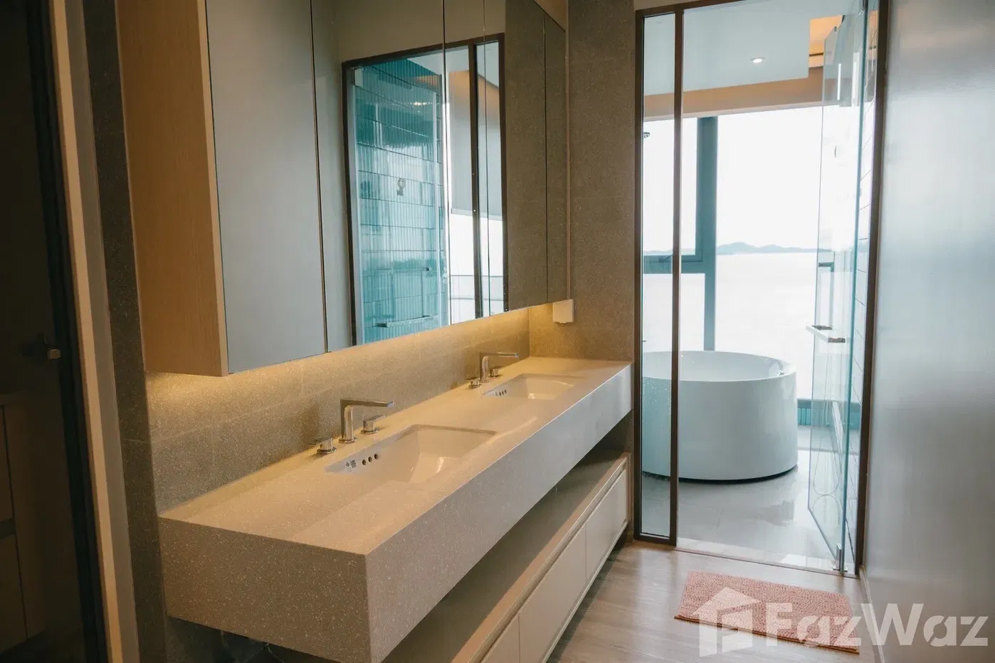 รูป Sea View Condo in Pattaya 1 BR 57sqm, Beachfront living 5597198 - รูปที่ 4/19