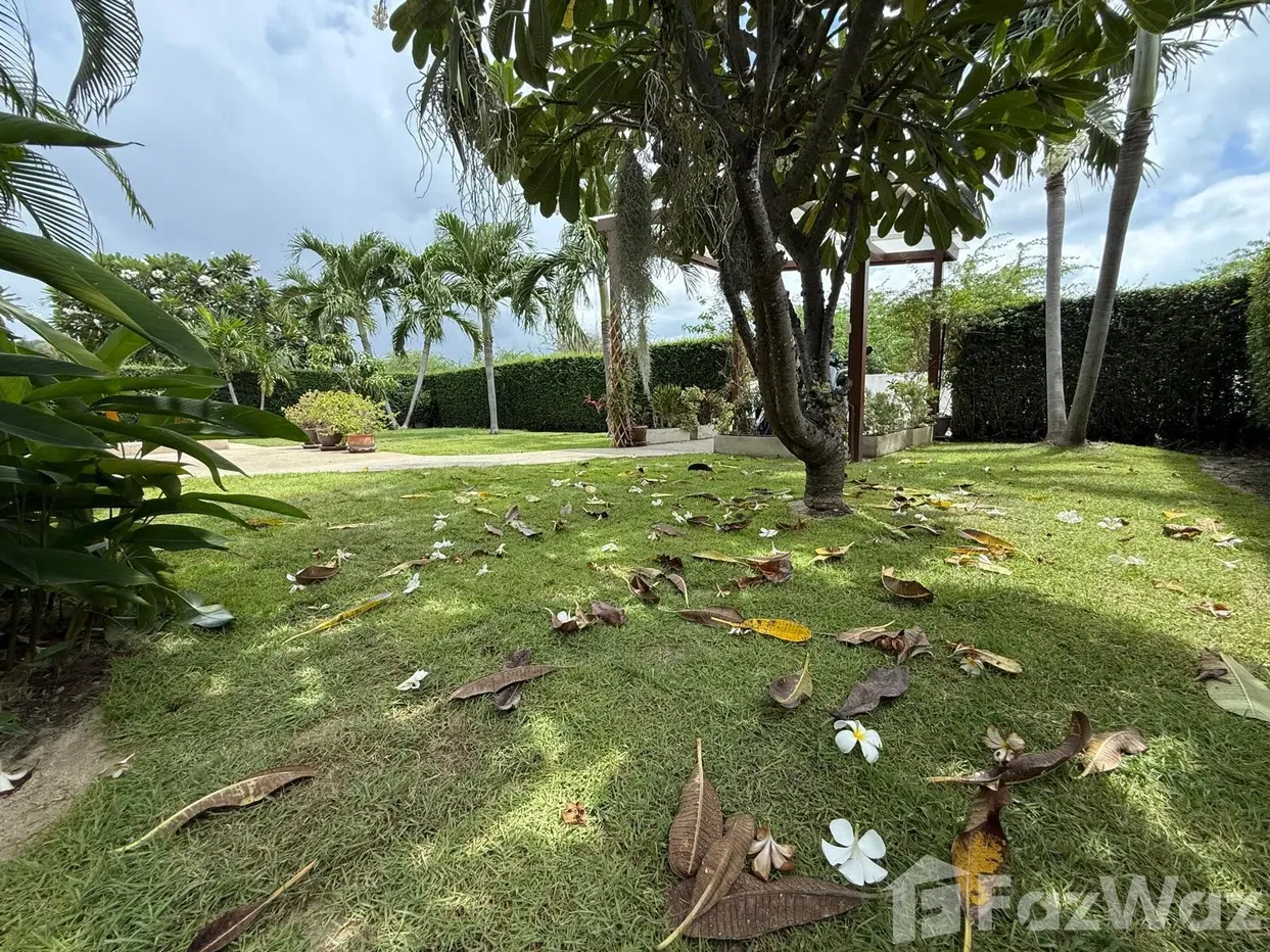 picture Charming 3-Bedroom Villa with Open Views - 7/32