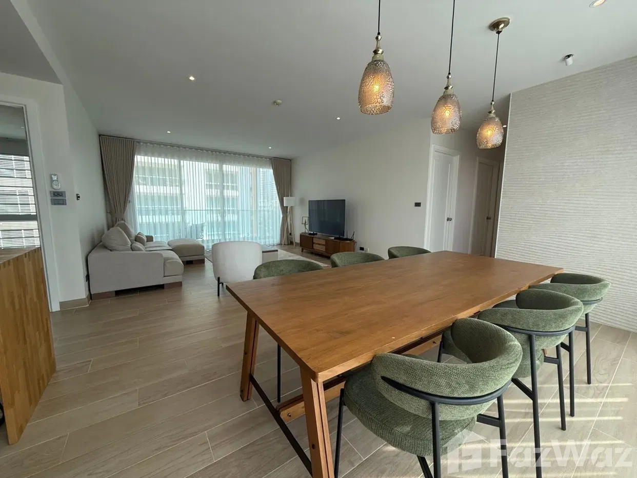 picture Newly Renovate 3 bedroom Condo at The Breeze - 11/39