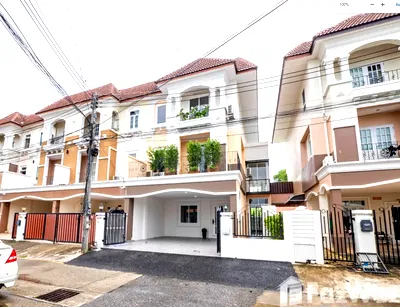 Townhouses for sale Chao Fah Road Phuket : 3 Bedroom Townhouse for sale in Chalong, Phuket
