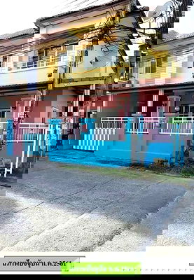 Townhouses for sale Super Cheap Market : 3 Bedroom Townhouse for sale at Phanason Residence (Makro)