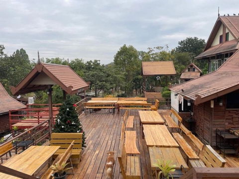 Land for sale with buildings, restaurant business, Ban Nong Kla, Mueang Chonburi