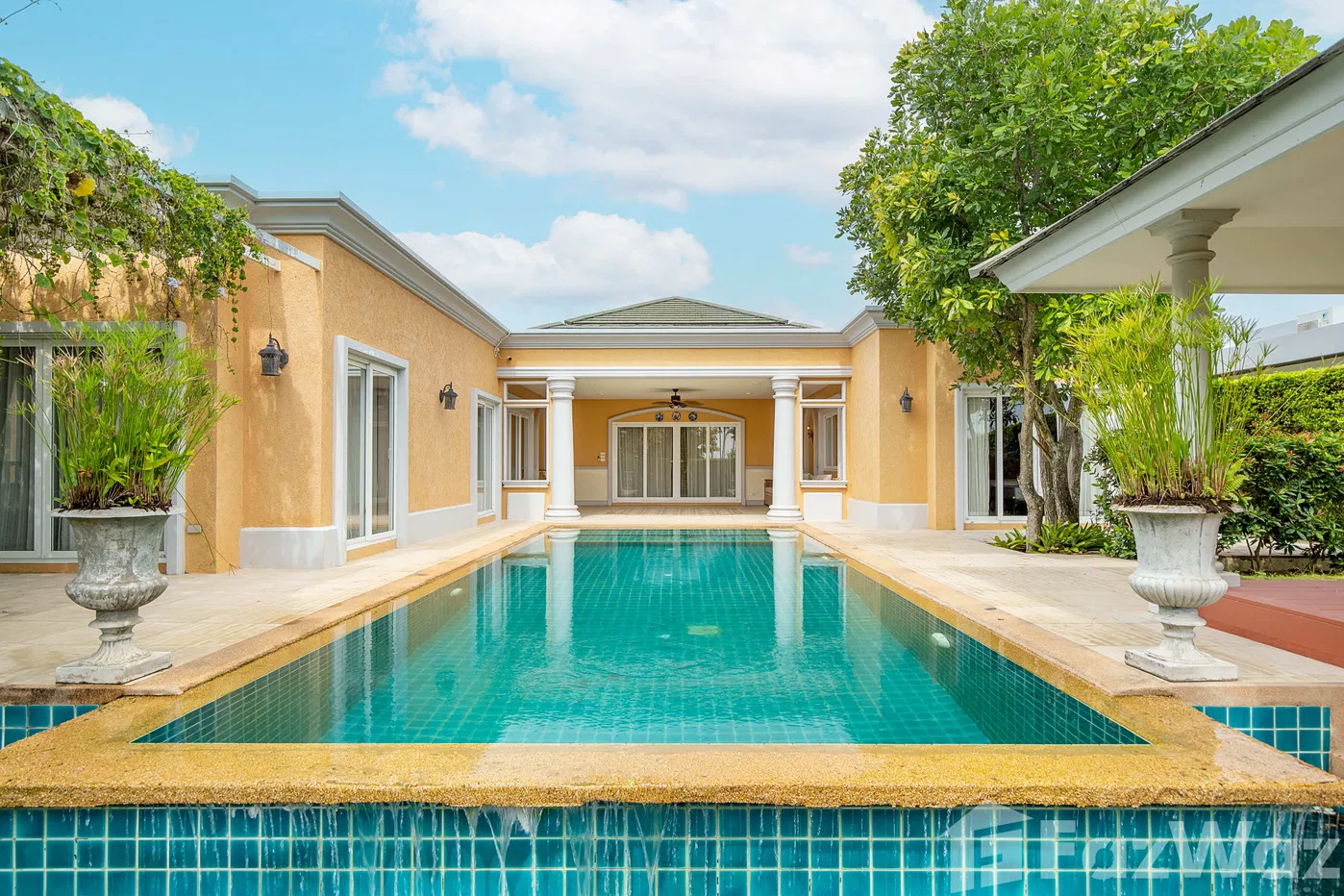picture Luxury Vintage 3BR Villa with Pool, Garden & Bathtubs - 15/68