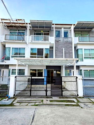 ทาวน์โฮมให้เช่า : Townhome  3 ชั้น เช่า เดินทางง่าย 4 เส้นทางหลัก กรุงเทพกรีฑา/พระราม 9/ศรีนครินทร์/รามคำแหง