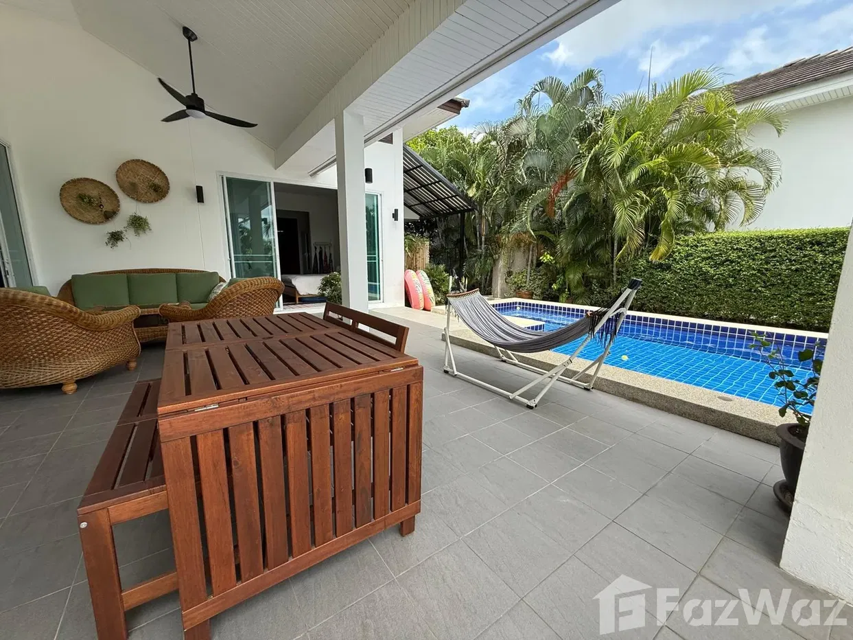 picture Charming 3-Bedroom Villa with Open Views - 15/32