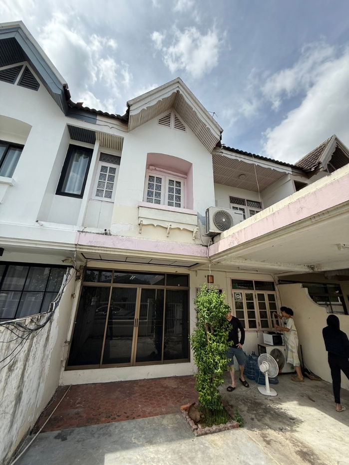 รูป ให้เช่าทาวน์เฮาส์  ซอยประชารัตน์บำเพ๊ญ 26 แถวห้วยขวาง ใกล้รถไฟฟ้า MRT เนื้อที่ 26 ตารางวา 2 ชั้น  - รูปที่ 36/39