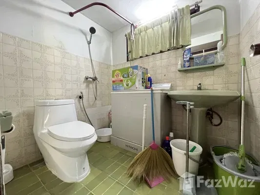 picture Sukhumvit condo near BTS Nana, city view, fully occupied. - 25/56