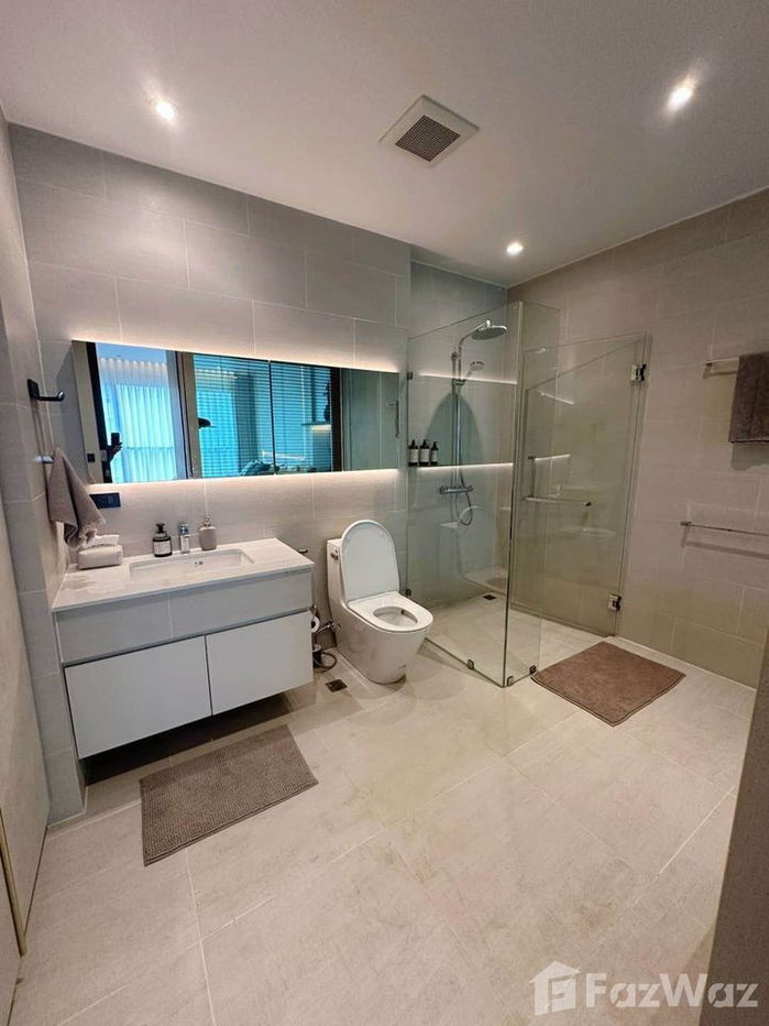 picture Big 1 Bed, 1 bath - 8/12