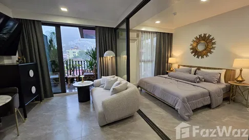 1 Bedroom Condo for sale at The Deck Patong