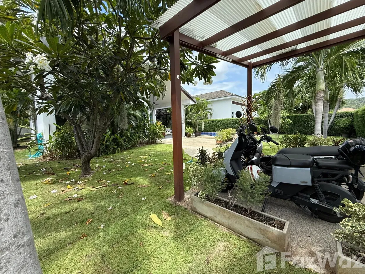 picture Charming 3-Bedroom Villa with Open Views - 6/32