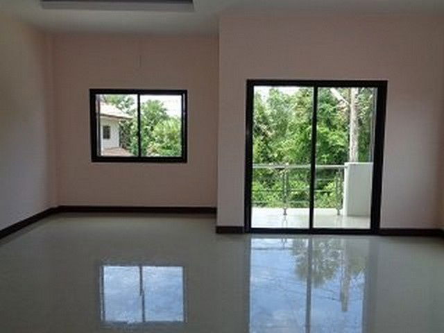 picture FOR SALE  TOWNHOUSE PROPERTY  2168000 BAHT. - 4/8