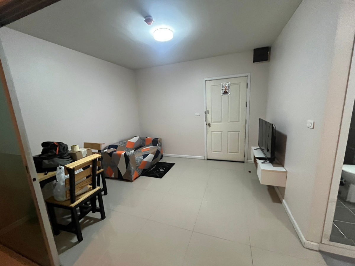 picture Rent 5000, large room, Building B - 7/9