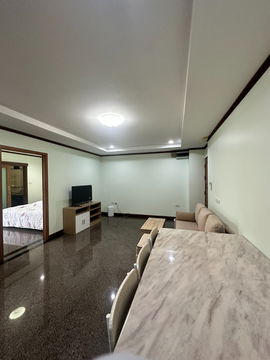 The Living Tower เดอะลิฟวิ่ง ทาวเวอร์ 