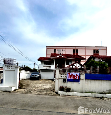 Houses for rent Lat Phrao Road : 5 Bedroom House for rent in Phlapphla, Bangkok
