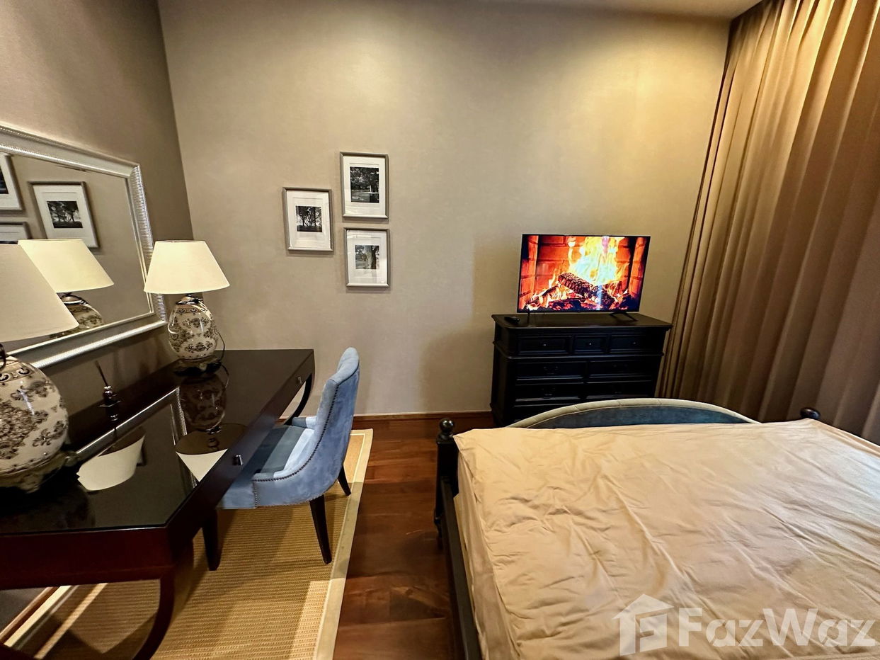 picture Fully-Furnished Stylish 1-Bedroom Condo on 22 floor. 1942305 - 10/13
