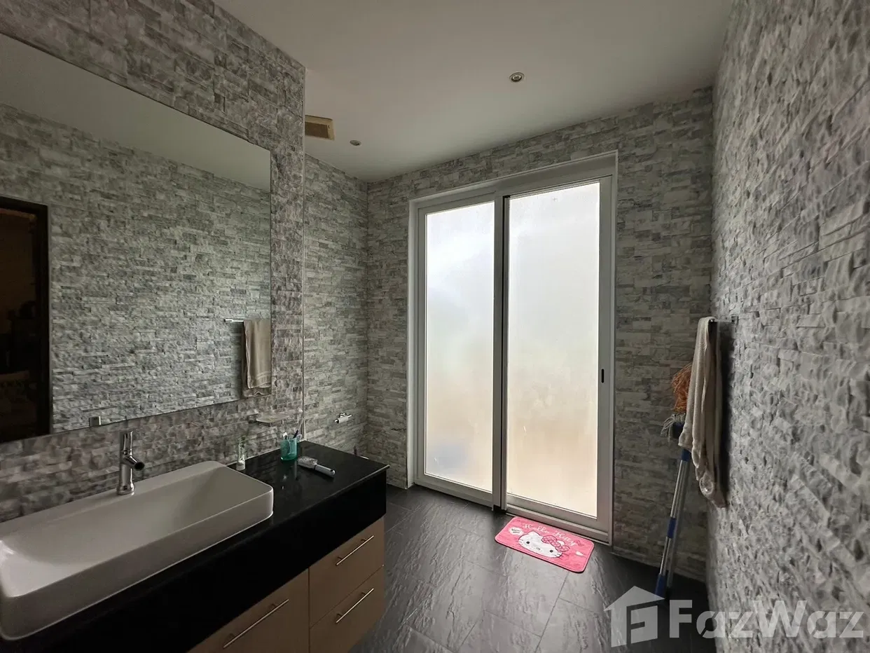 picture Red Mountain Luxury Villa,3 Beds with 1 Guesthouse For Rent 1911861 - 16/31