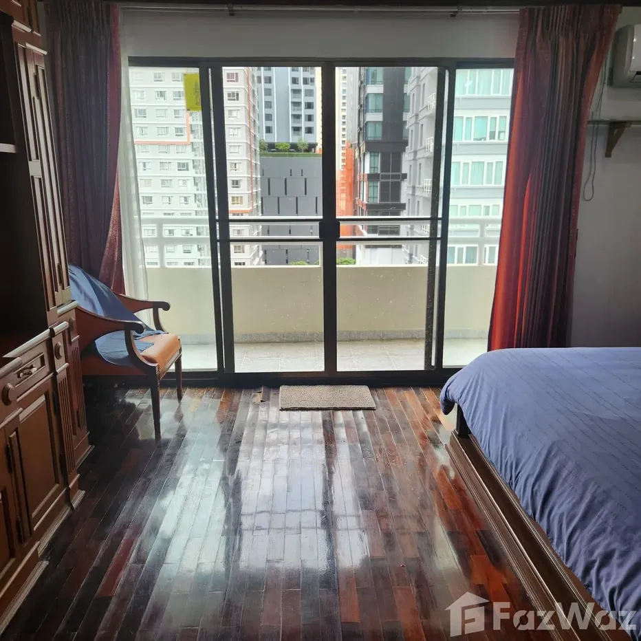 picture Spacious 3-Bedroom Condo at Regent on the Park 1 - 1/21