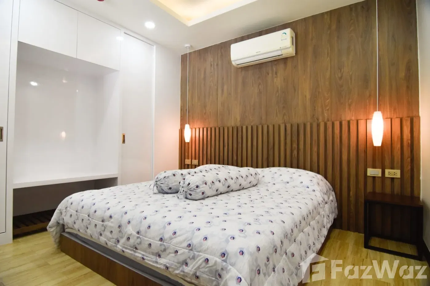 picture 2 Bedrooms Condo Freehold at Calypso Garden - 4/10