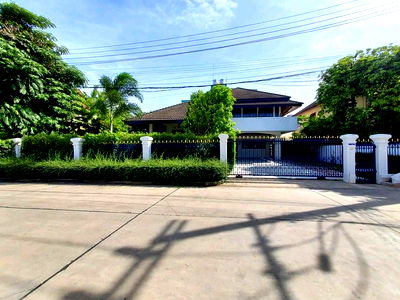 Houses for rent Thailand Cultural Centre  : For Rent: Detached House in Prime Location, Kasinee Villa, Mengjai Area, City Center
