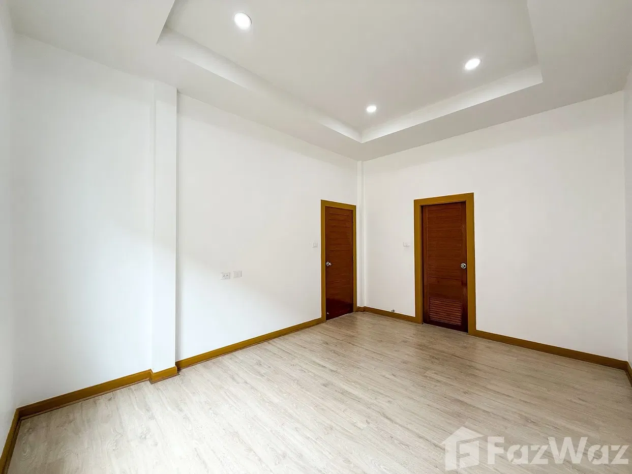 picture Newly Renovated House - 12/20