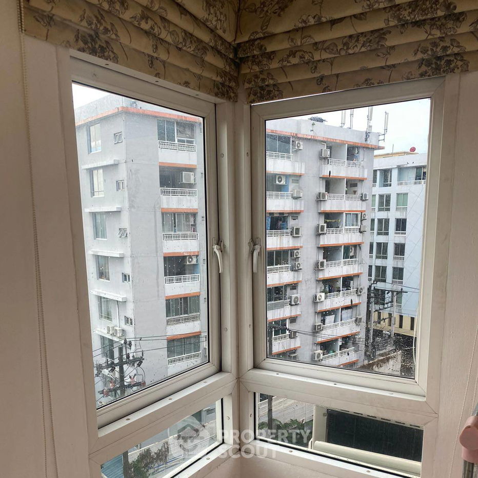 picture 2-BR Condo at Happy Condo Ratchada 18 near MRT Huai Khwang (ID 423596) - 2/4