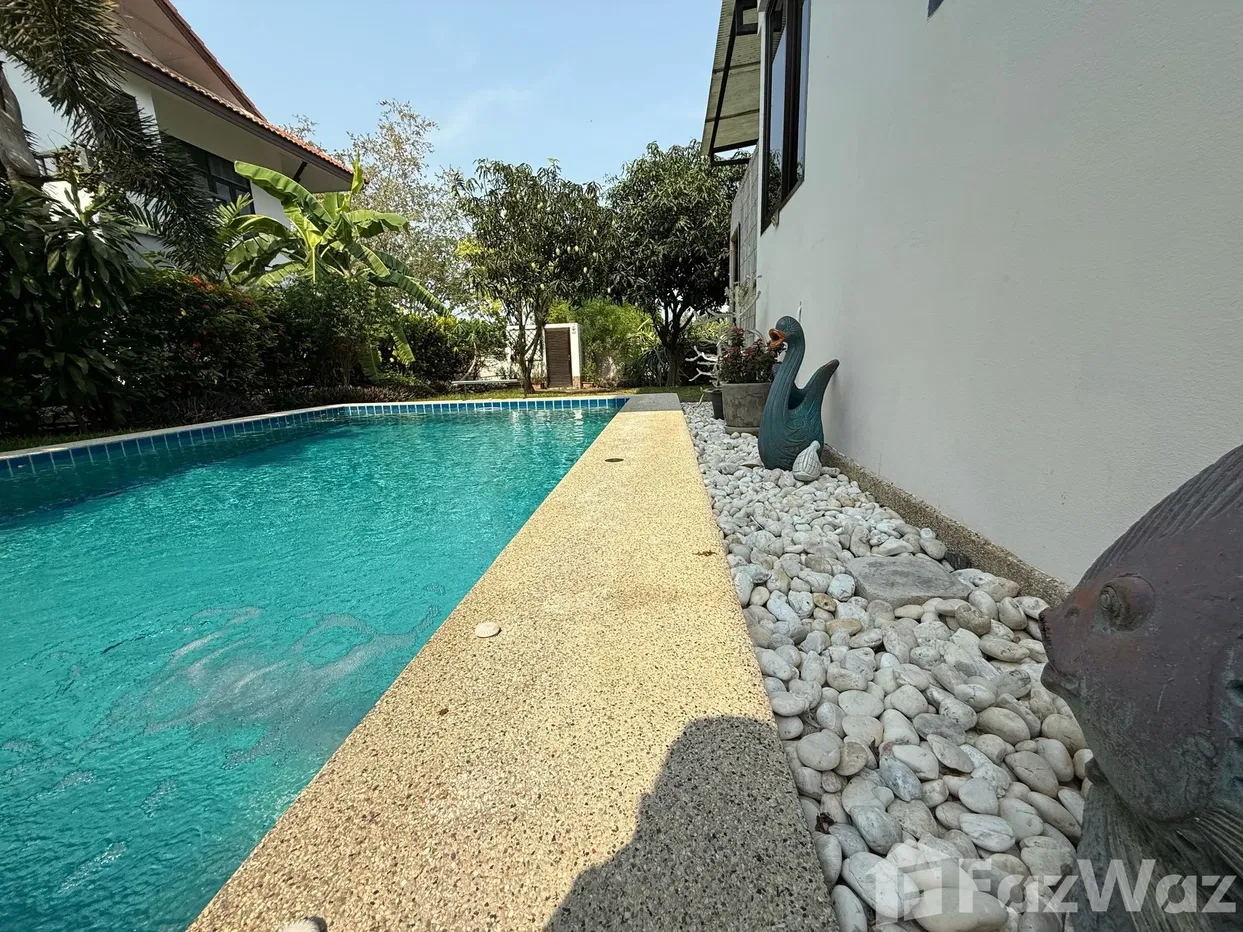 picture reduced! 4 Bedroom Villa at Royal Garden - 4/47