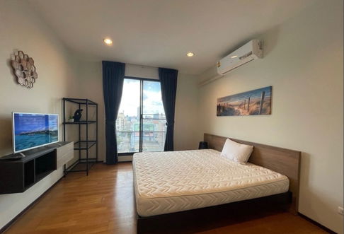 For rent: Amanta Ratchada, large room, beautiful, fully furnished, near MRT Thailand Cultural Center. Interested? Add me on Line @841qqlnr
