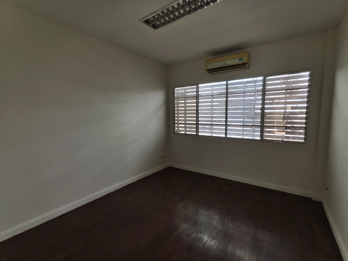 picture Affordable gem on Ratchaphruek Road!! Spacious single house for sale at Sivalee Pinklao–Sathorn, 71.3 sq.wah, right next to The Crystal. - 16/22