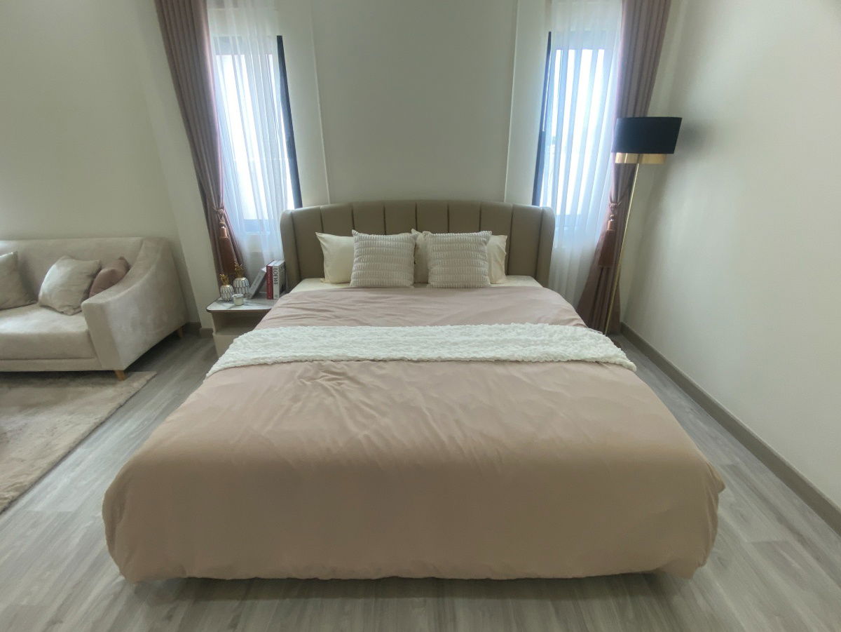 picture  Large single-storey detached house for sale - 12/20