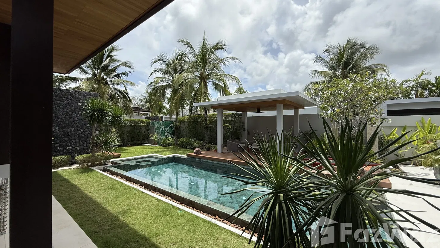 picture 4 Bedroom Villa - 9/43