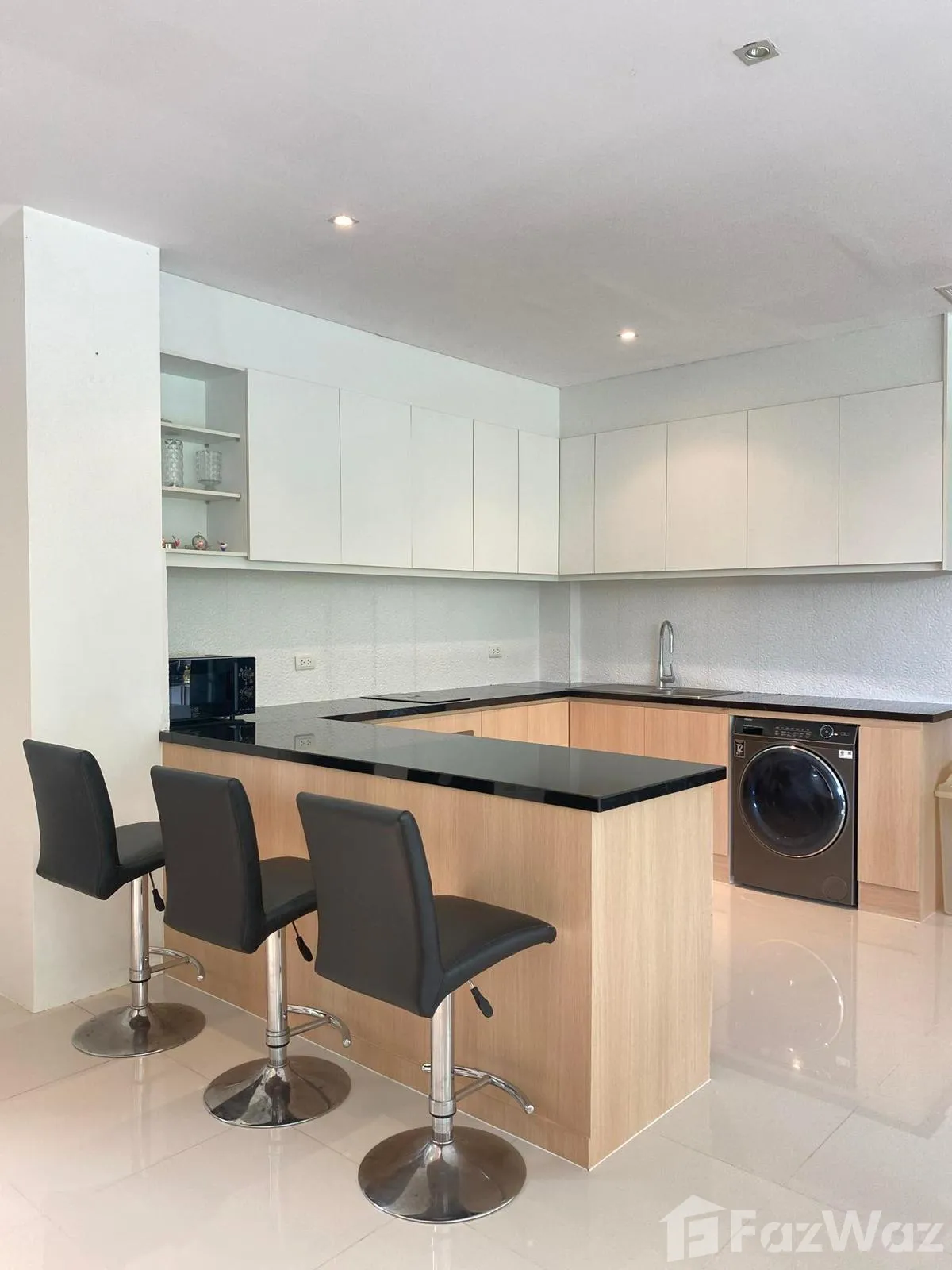 Spacious 3 Bed Freehold Condo in Kamala 5586857 - image 2