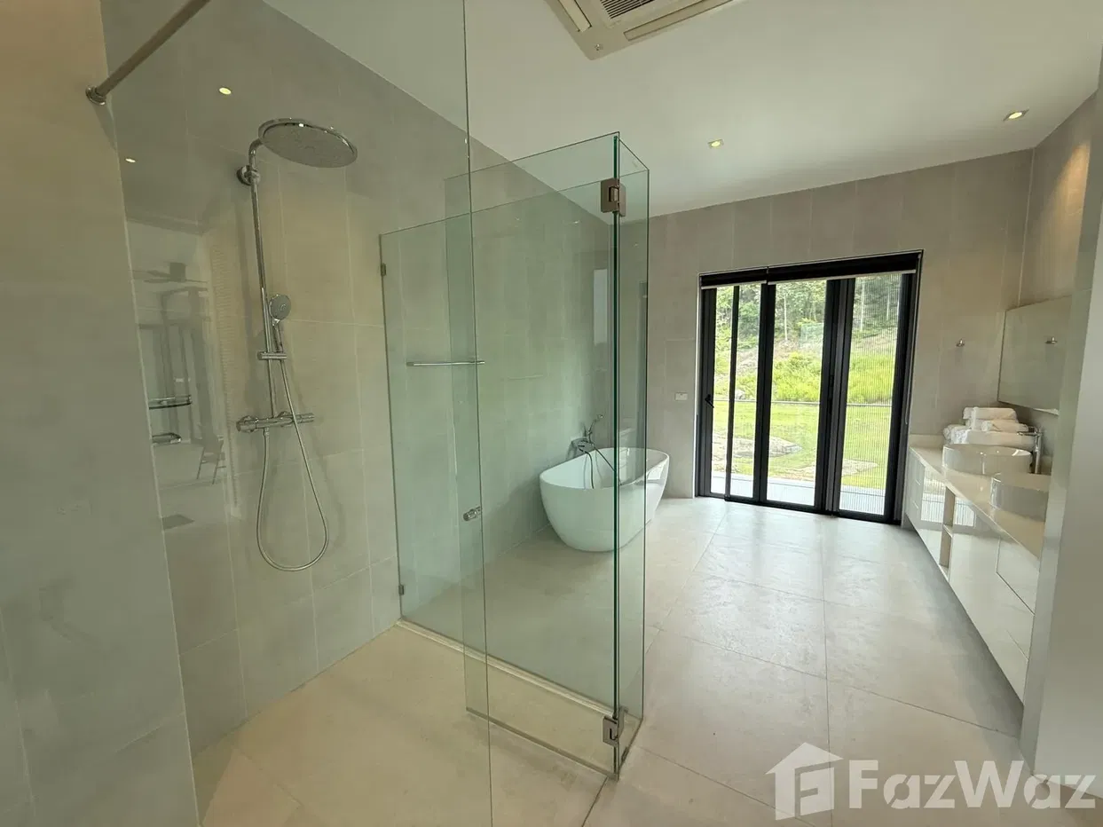 picture Exceptional 4-Storey Villa at Black Mountain Golf Resort - 77/83