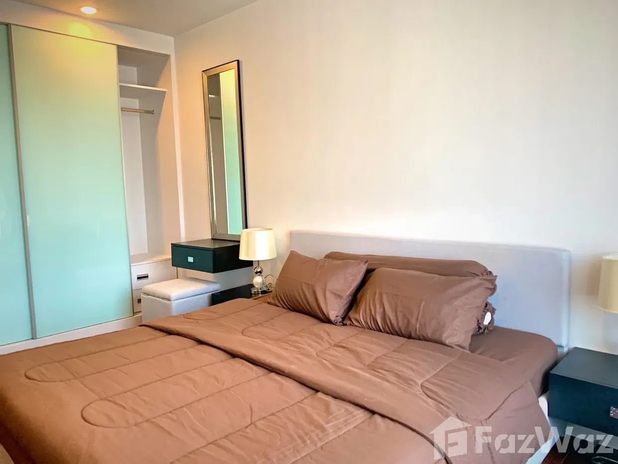 picture stunning view circle condo 1bed - 6/10