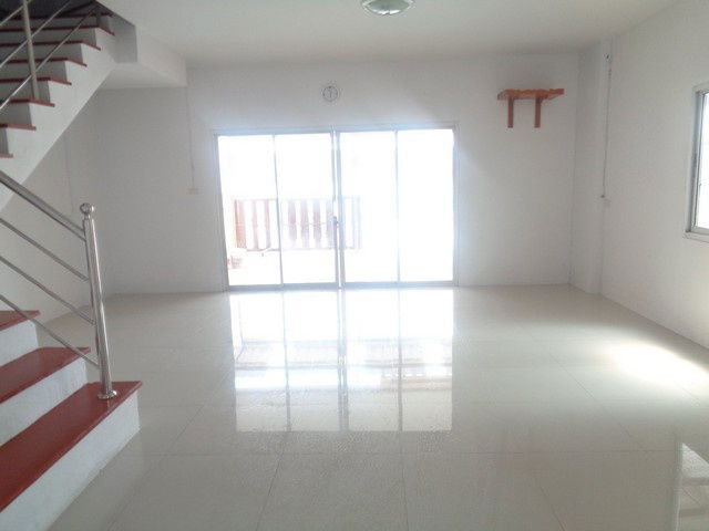 picture FOR SALE  TOWNHOUSE PROPERTY  1870000 BAHT. - 4/8