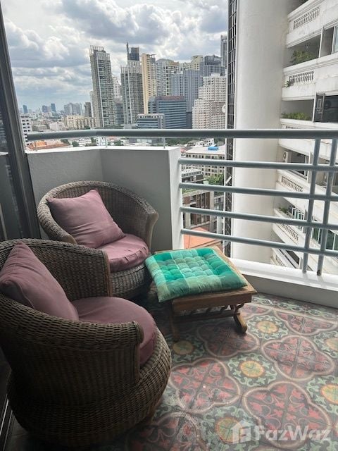picture Modern 52 sqm Condo in Downtown Phrom Phong | Prime Location - 9/9