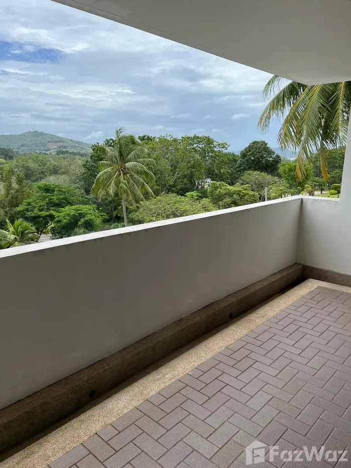 picture Golf-View 3 Bedroom Freehold Condo - 12/47
