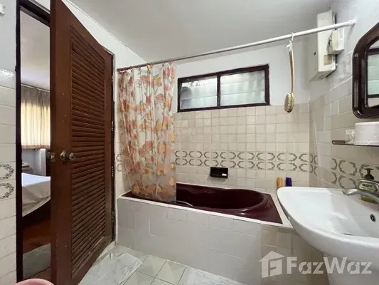 picture Sukhumvit condo near BTS Nana, city view, fully occupied. - 35/56