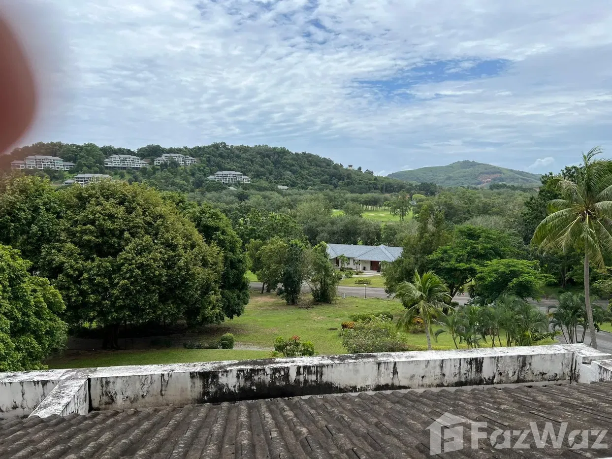 picture Golf-View 3 Bedroom Freehold Condo - 4/47
