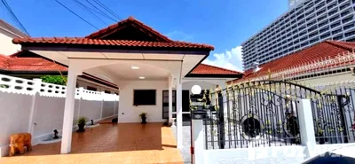 Houses for rent Pattaya : 2-Bedroom House for Rent at Royal Park Village