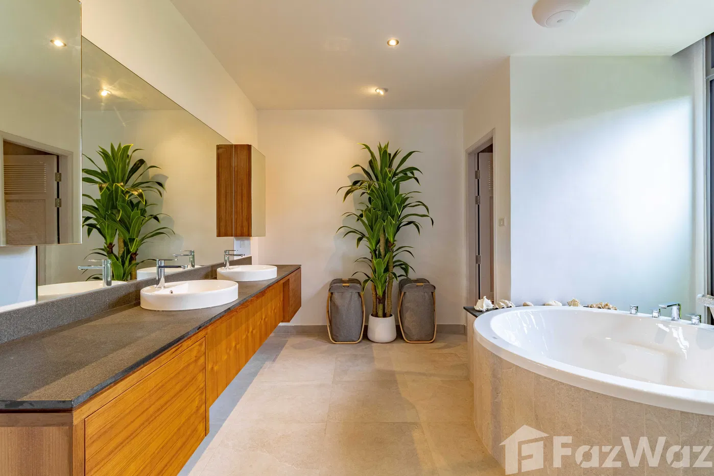 picture Stunning beachfront penthouse with a private pool and 3 bed - 31/35