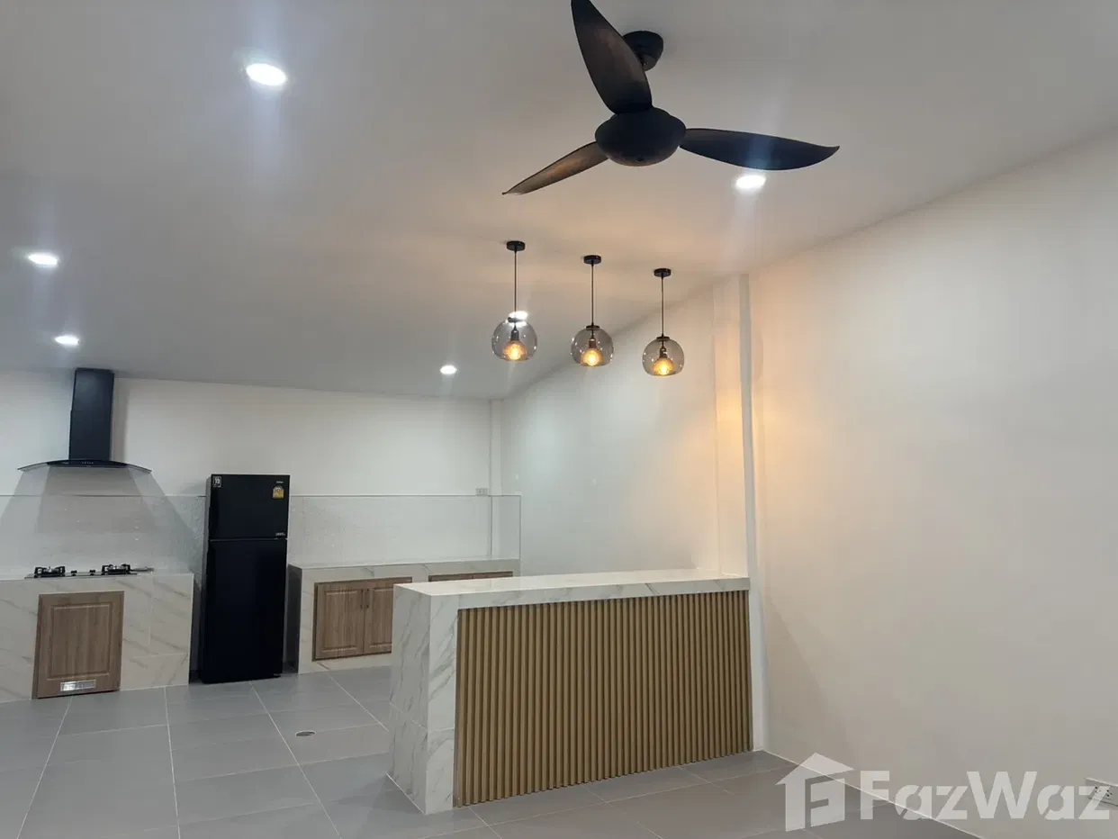 picture Renovated 3BR Semi-Detached House in Prime Chalong Location - 21/24