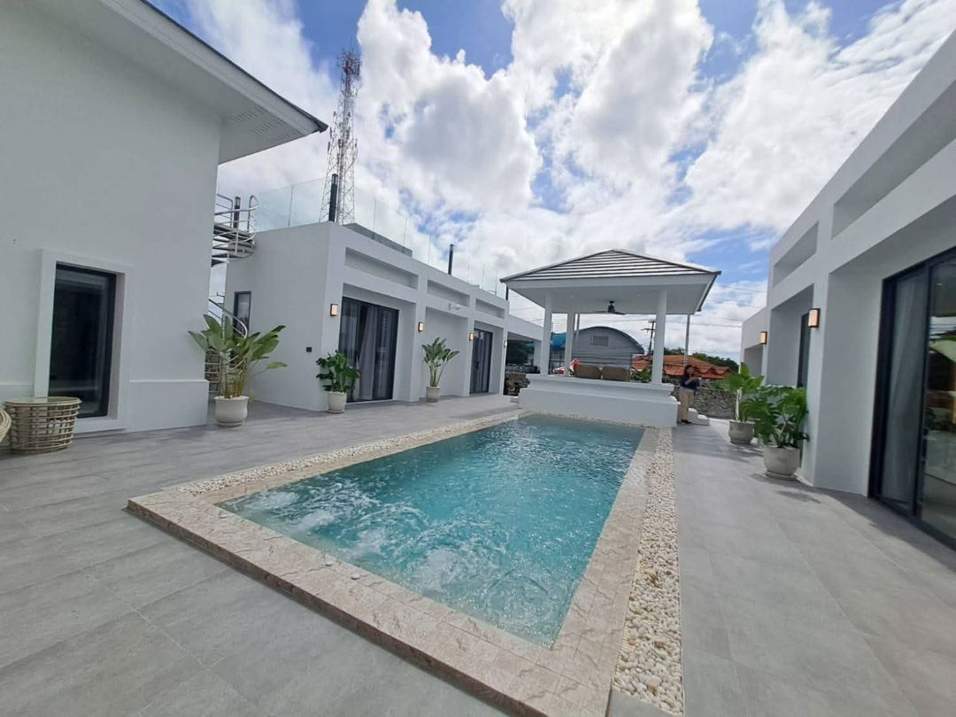 picture Large luxury pool villa for sale, 15 minutes to Pattaya City. - 6/14