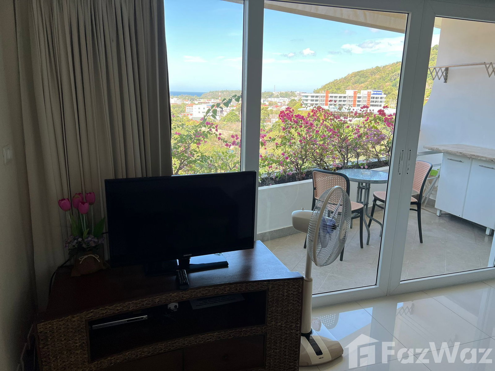 Sea& Mountain View 1374704