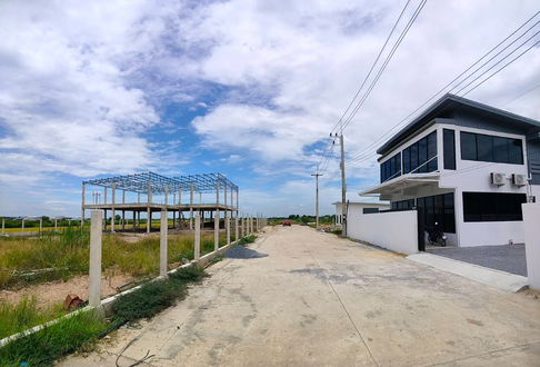 Land + buildings for sale (warehouse, factory, storage)