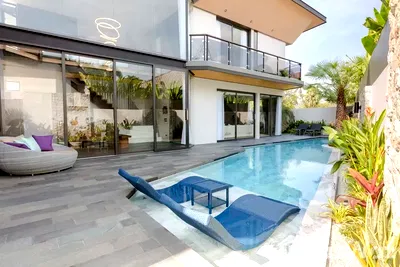 Houses for rent Wiset Road Phuket : 4 Bedroom Villa for rent in Rawai, Phuket
