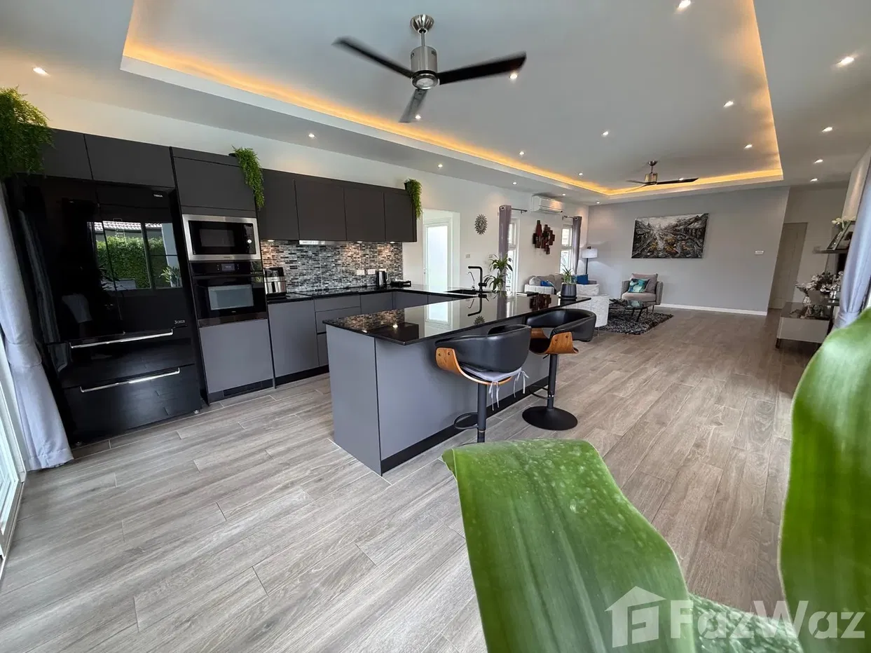picture Spacious 3 bed 2 bath Home with Scenic Views and Privacy - 19/50