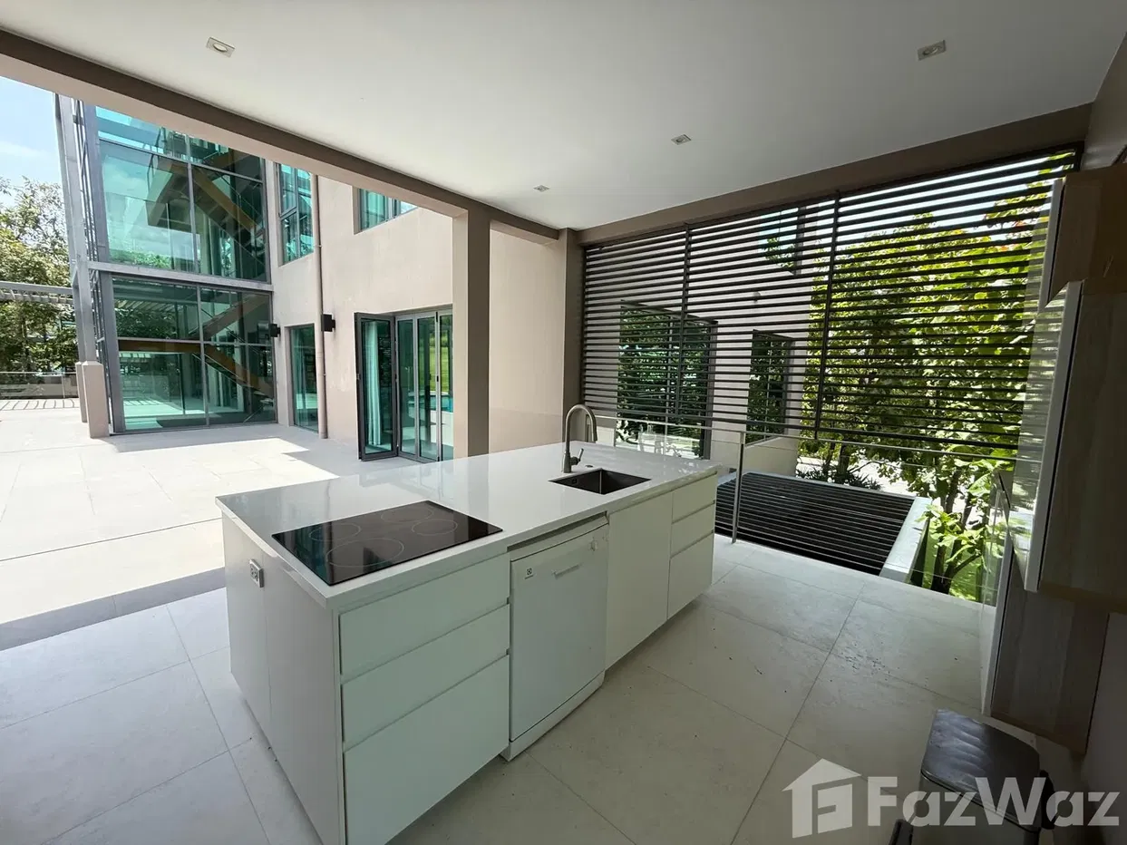 picture Exceptional 4-Storey Villa at Black Mountain Golf Resort - 19/83